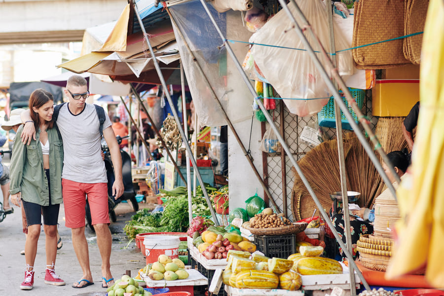 foto de un turista en un mercado chino en China